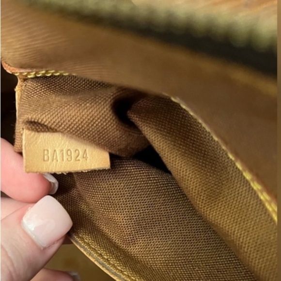 Louis Vuitton Alma Monogram with Gold Chain - Picture 13 of 17